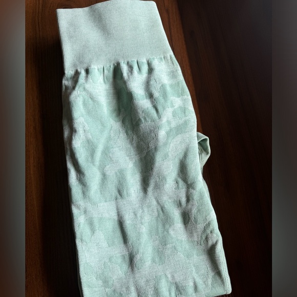 (Bundle) 5 pairs of Camo Seamless Leggings - Picture 6 of 16